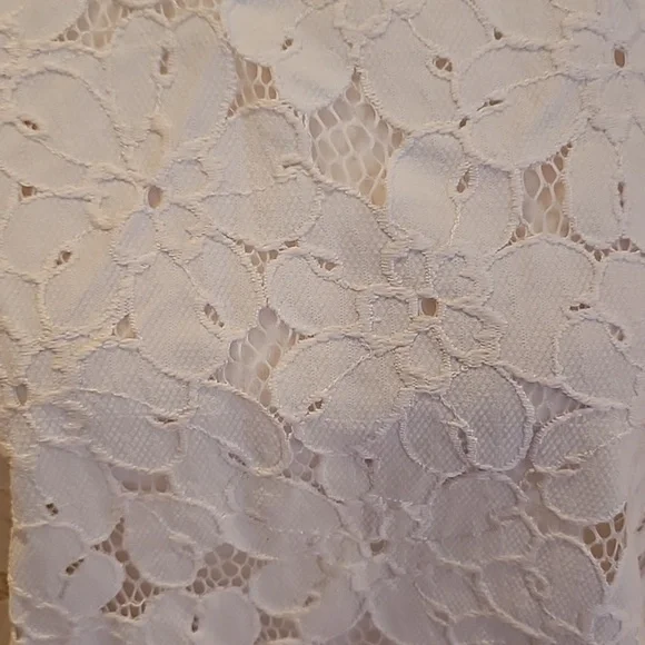 Lilly Pulitzer eyelit top - Picture 2 of 5